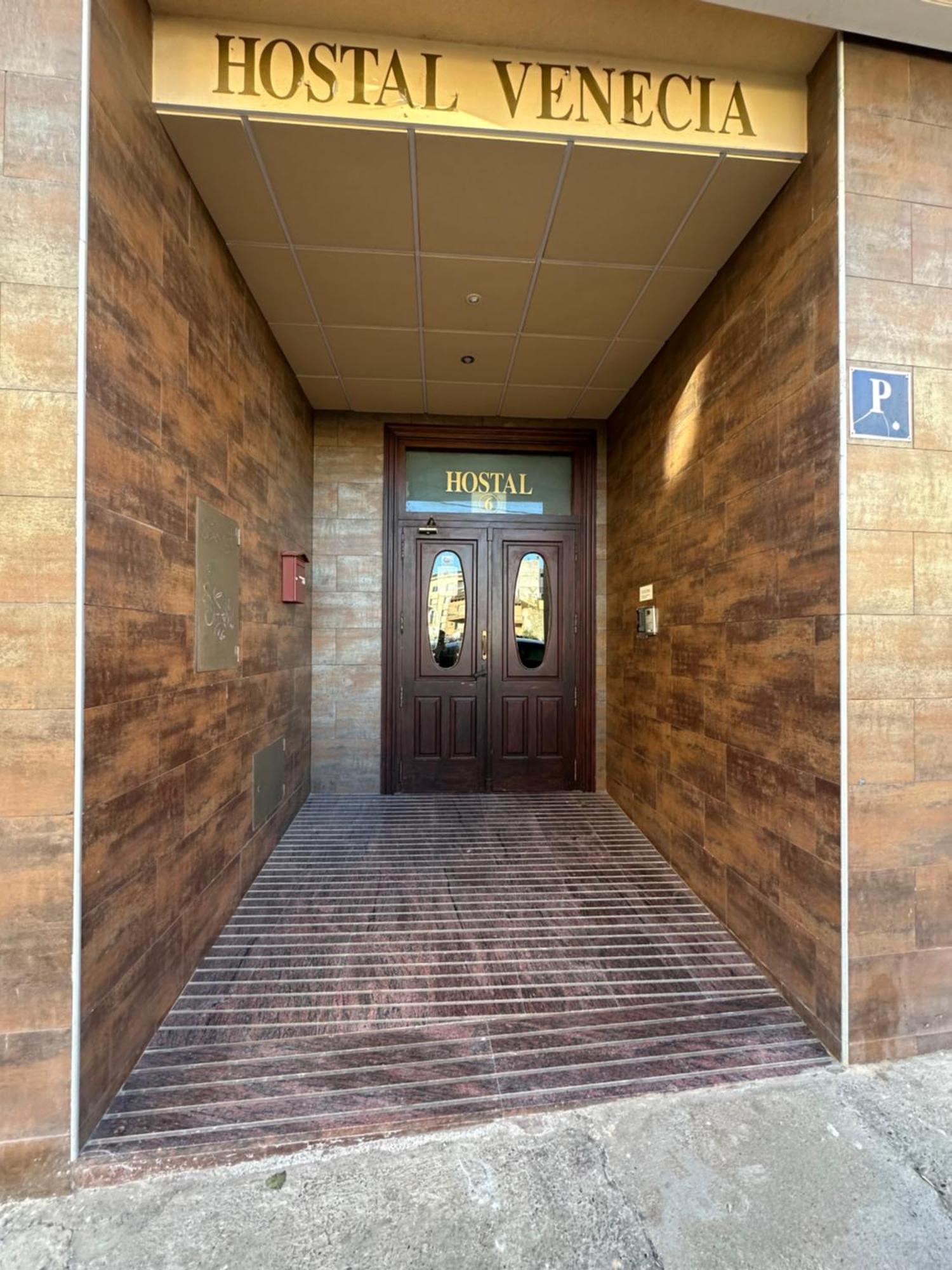 Hostal Venecia Monzón Exterior foto